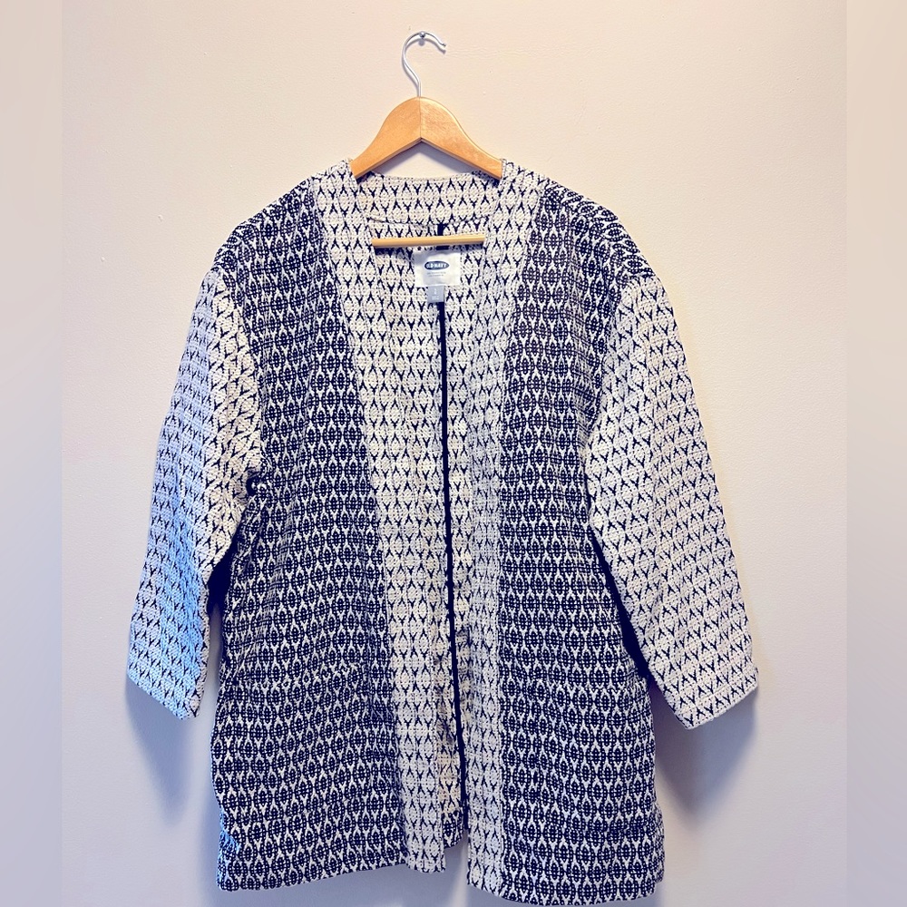 Black and white woven Sweater/jacket